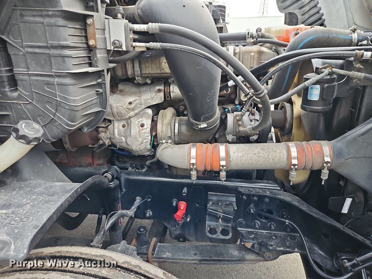 image for item LL9280 2016 Freightliner Cascadia  semi truck