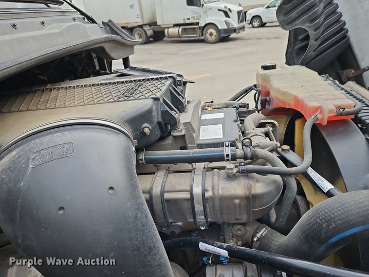 image for item LL9280 2016 Freightliner Cascadia  semi truck