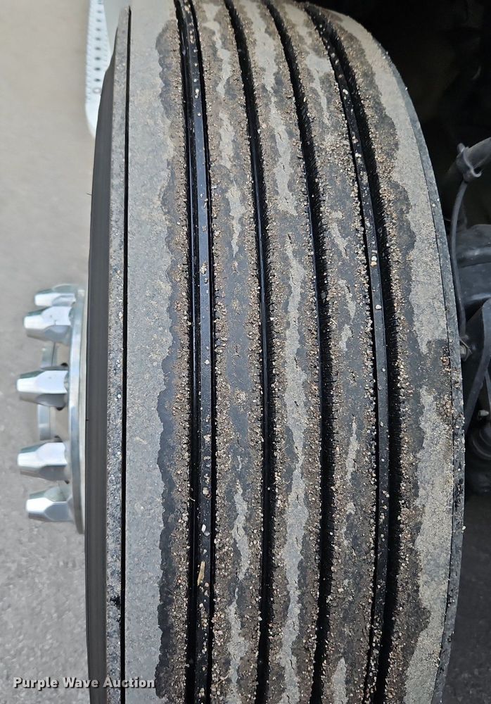 image for item LL9280 2016 Freightliner Cascadia  semi truck