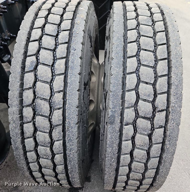 image for item LL9280 2016 Freightliner Cascadia  semi truck