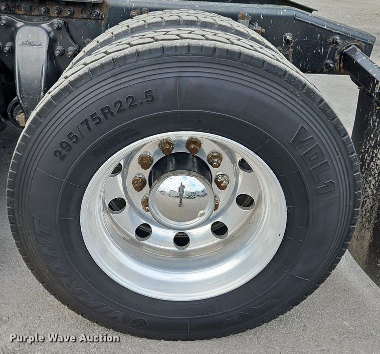 image for item LL9280 2016 Freightliner Cascadia  semi truck