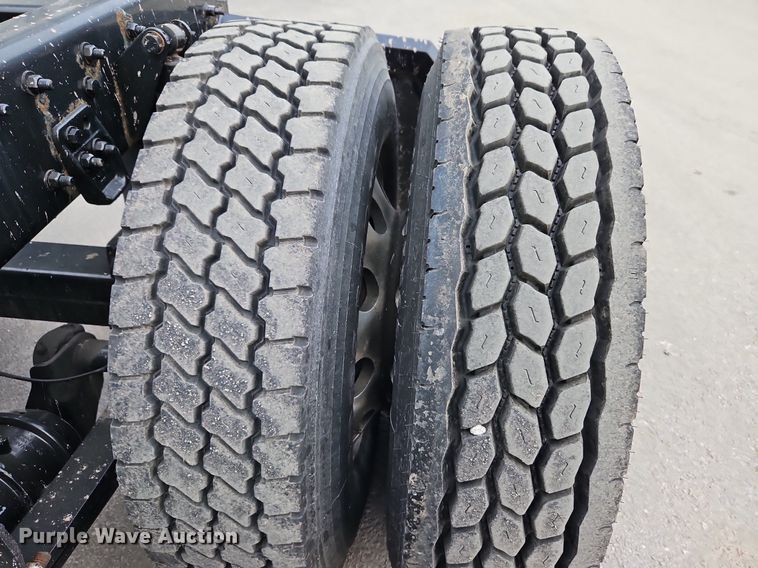 image for item LL9280 2016 Freightliner Cascadia  semi truck