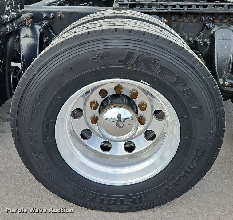 image for item LL9280 2016 Freightliner Cascadia  semi truck