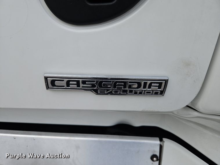 image for item LL9280 2016 Freightliner Cascadia  semi truck