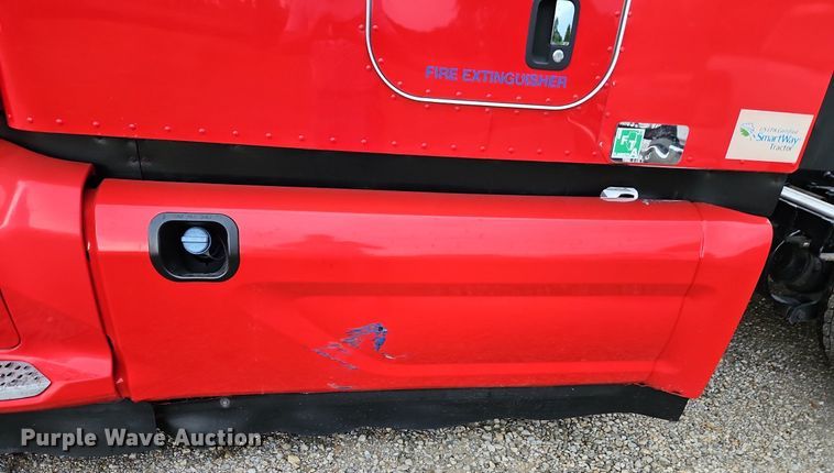 image for item LM9090 2016 Peterbilt 579  semi truck