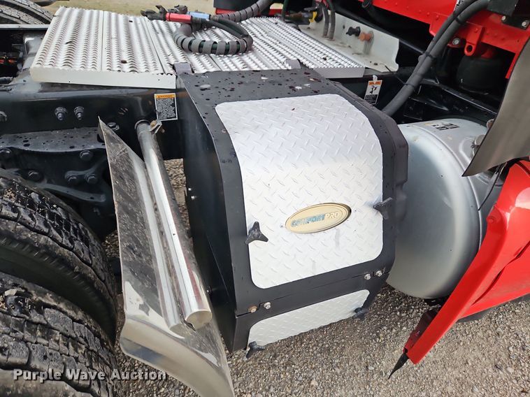 image for item LM9090 2016 Peterbilt 579  semi truck