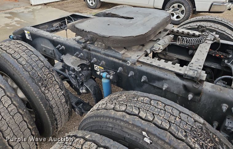 image for item LM9090 2016 Peterbilt 579  semi truck