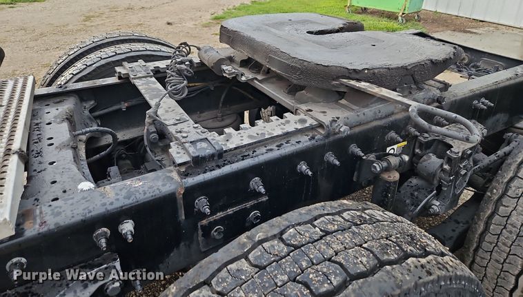 image for item LM9090 2016 Peterbilt 579  semi truck