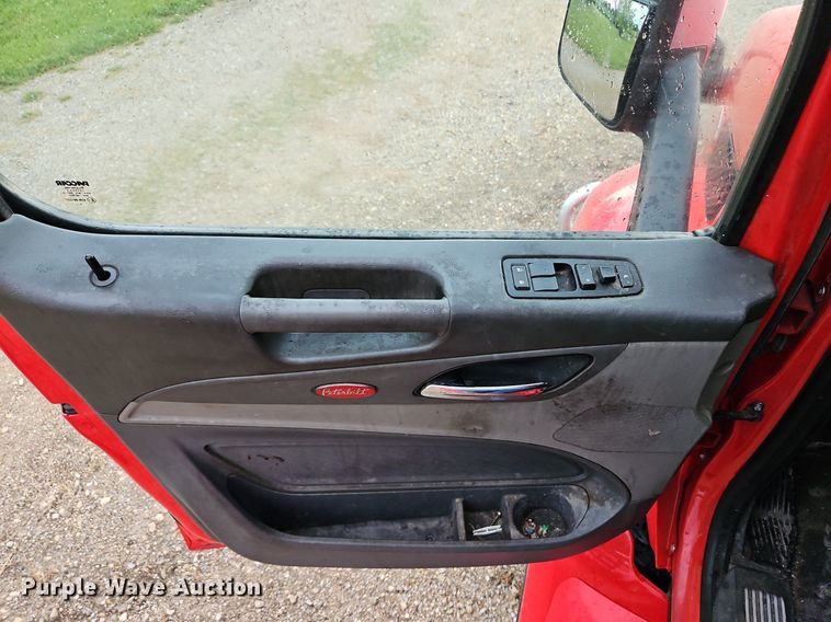 image for item LM9090 2016 Peterbilt 579  semi truck