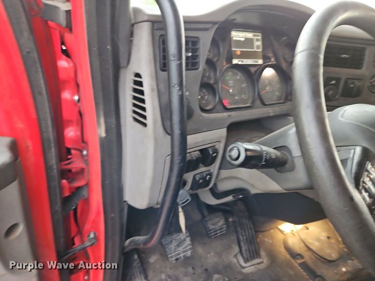 image for item LM9090 2016 Peterbilt 579  semi truck