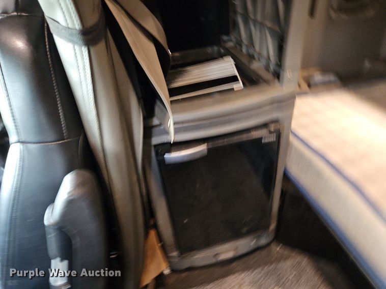 image for item LM9090 2016 Peterbilt 579  semi truck