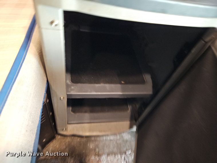 image for item LM9090 2016 Peterbilt 579  semi truck