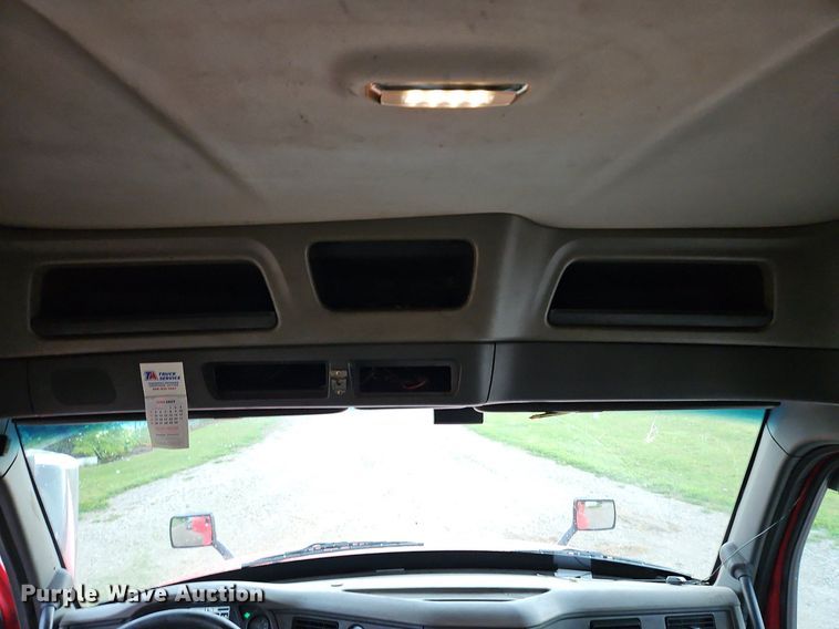 image for item LM9090 2016 Peterbilt 579  semi truck