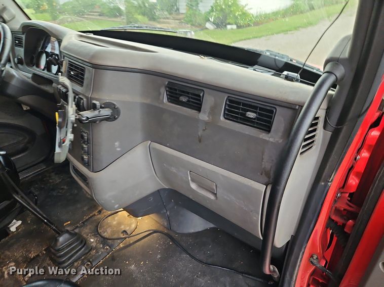 image for item LM9090 2016 Peterbilt 579  semi truck