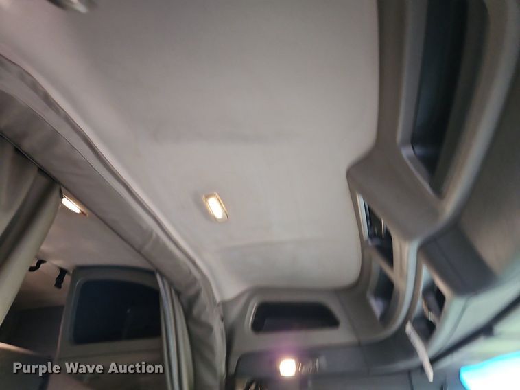 image for item LM9090 2016 Peterbilt 579  semi truck