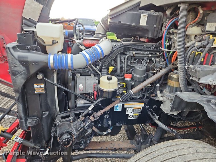 image for item LM9090 2016 Peterbilt 579  semi truck