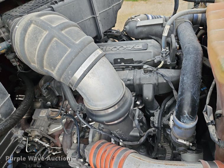 image for item LM9090 2016 Peterbilt 579  semi truck