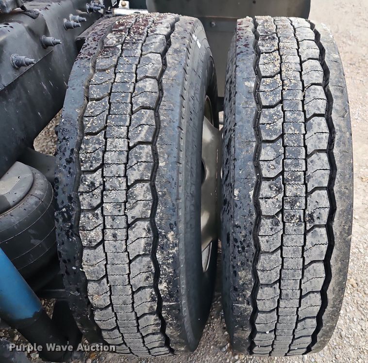 image for item LM9090 2016 Peterbilt 579  semi truck