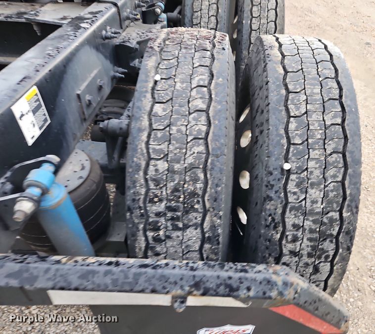 image for item LM9090 2016 Peterbilt 579  semi truck