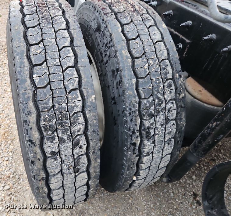 image for item LM9090 2016 Peterbilt 579  semi truck