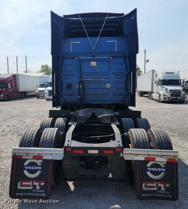 image for item LX9707 2015 Volvo VNL  semi truck