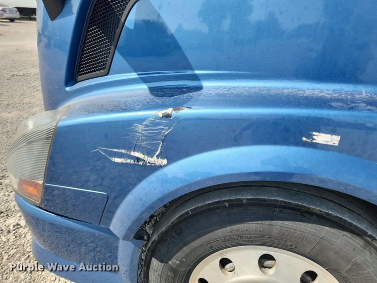 image for item LX9707 2015 Volvo VNL  semi truck