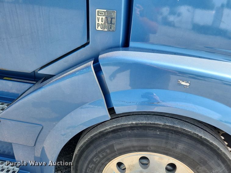 image for item LX9707 2015 Volvo VNL  semi truck