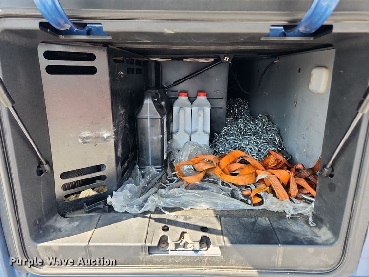 image for item LX9707 2015 Volvo VNL  semi truck