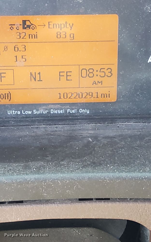 image for item LX9707 2015 Volvo VNL  semi truck