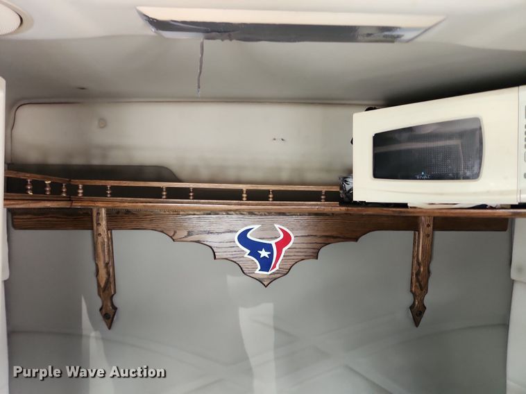 image for item LX9707 2015 Volvo VNL  semi truck