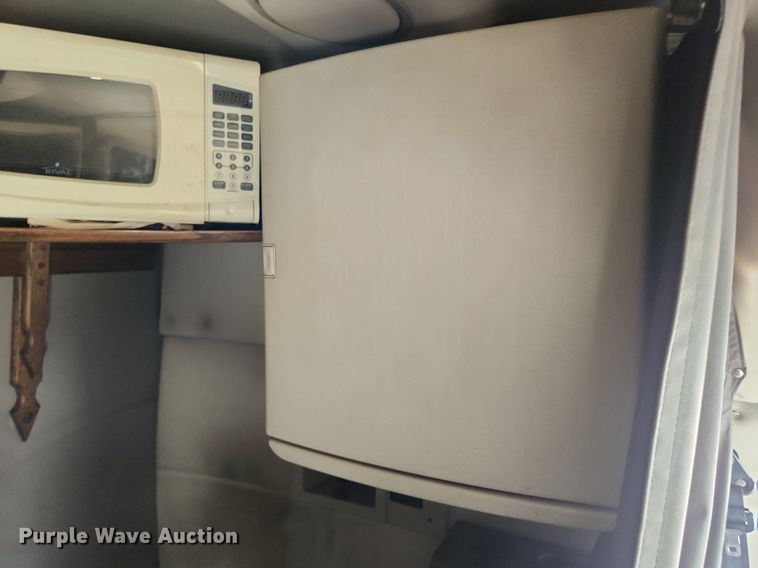 image for item LX9707 2015 Volvo VNL  semi truck