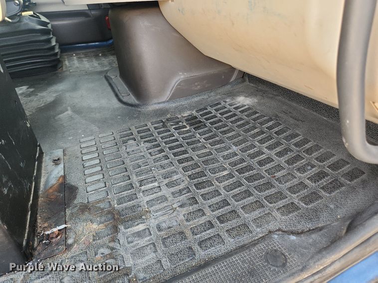 image for item LX9707 2015 Volvo VNL  semi truck