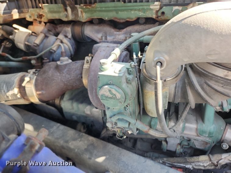 image for item LX9707 2015 Volvo VNL  semi truck