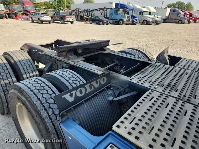 image for item LX9707 2015 Volvo VNL  semi truck