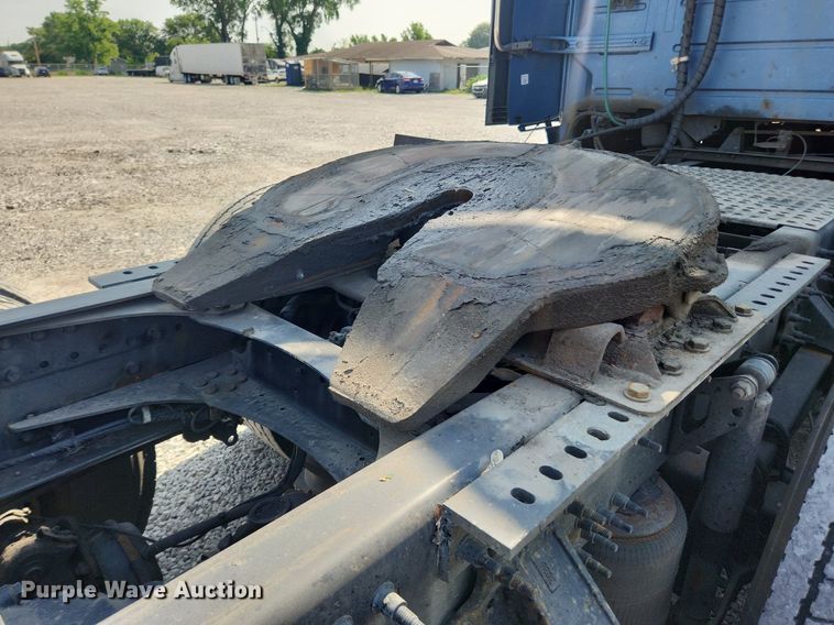 image for item LX9707 2015 Volvo VNL  semi truck