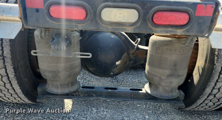 image for item LX9707 2015 Volvo VNL  semi truck