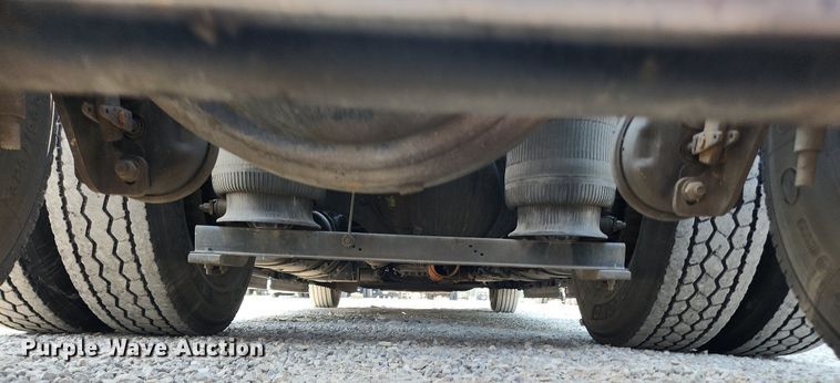 image for item LX9707 2015 Volvo VNL  semi truck