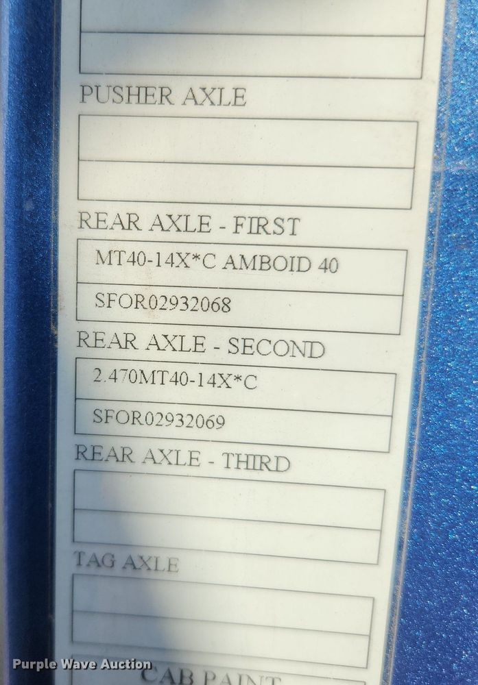 image for item LX9707 2015 Volvo VNL  semi truck