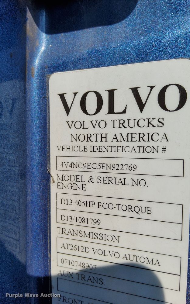 image for item LX9707 2015 Volvo VNL  semi truck