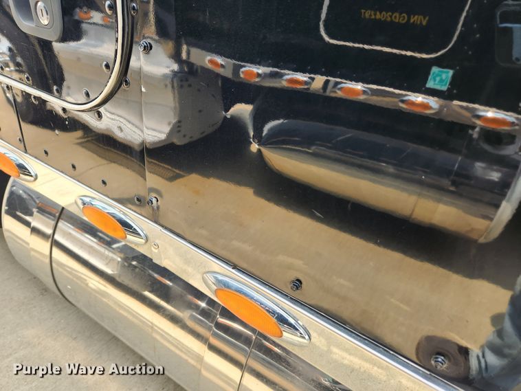 image for item LX9718 2015 Peterbilt 579  semi truck