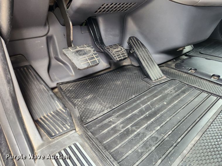 image for item LX9718 2015 Peterbilt 579  semi truck