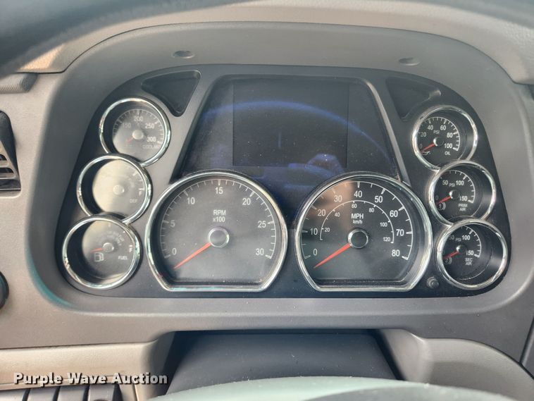 image for item LX9718 2015 Peterbilt 579  semi truck