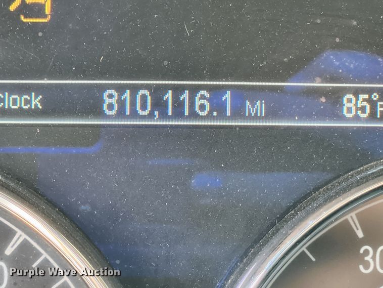 image for item LX9718 2015 Peterbilt 579  semi truck