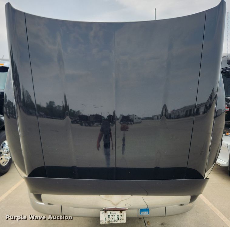 image for item LX9718 2015 Peterbilt 579  semi truck