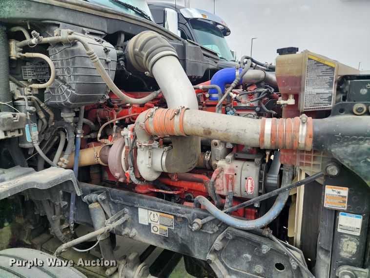 image for item LX9718 2015 Peterbilt 579  semi truck