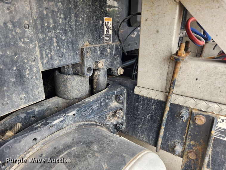 image for item LX9718 2015 Peterbilt 579  semi truck