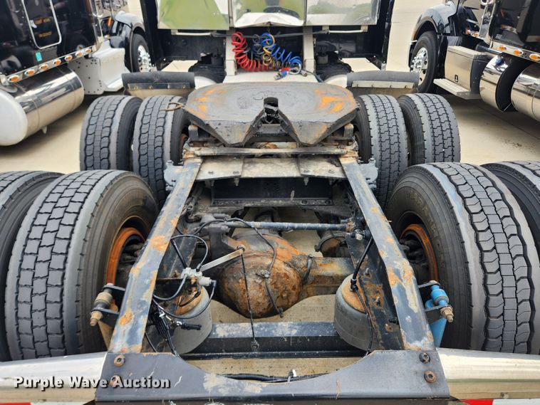 image for item LX9718 2015 Peterbilt 579  semi truck