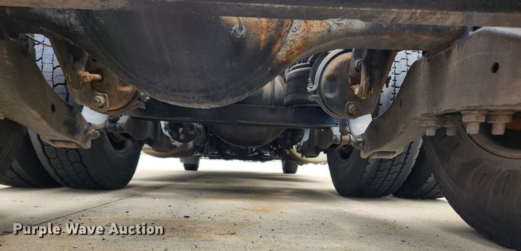 image for item LX9718 2015 Peterbilt 579  semi truck