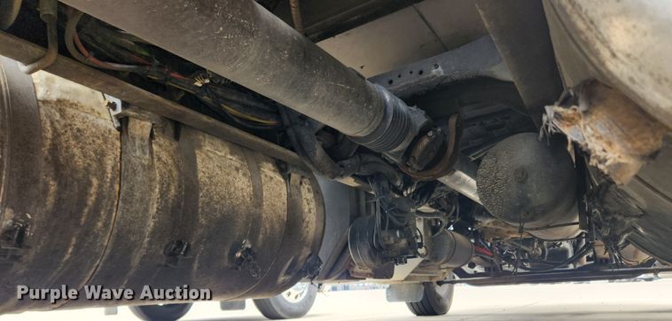 image for item LX9718 2015 Peterbilt 579  semi truck