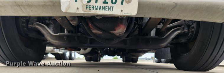 image for item LX9718 2015 Peterbilt 579  semi truck